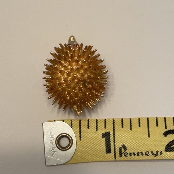 Vintage Sarah Coventry Whimsical Gold Tone Hedgehog Brooch Pin with Brown Eyes - Picture 7 of 9